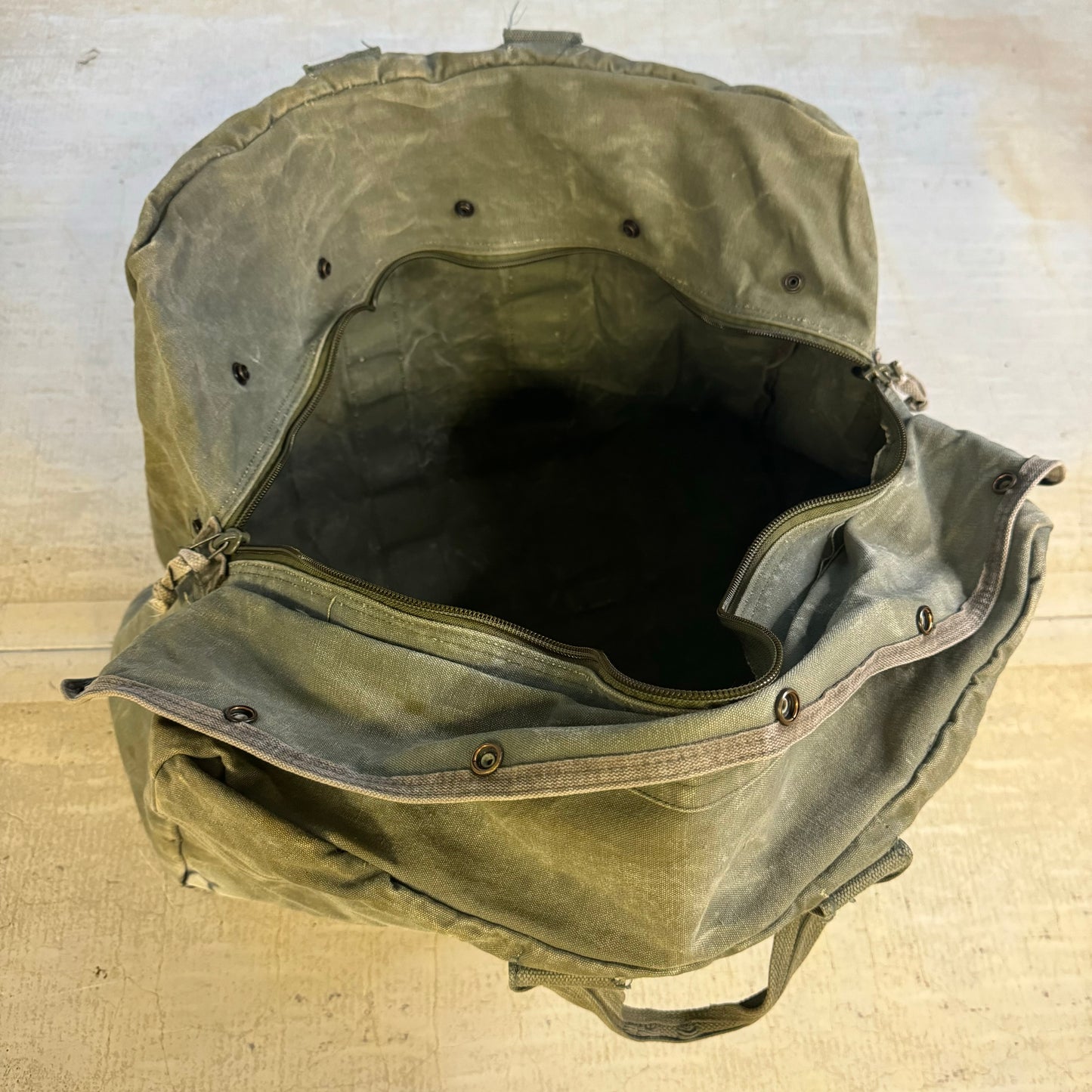 “Schemin Duck” 1988 US Military pilot utility bag (OS)